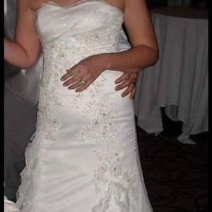 Essence of Australia Wedding Gown